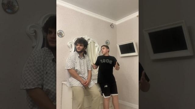 Когда друг зовёт гулять #shorts Когда друг зовёт гулять #shorts