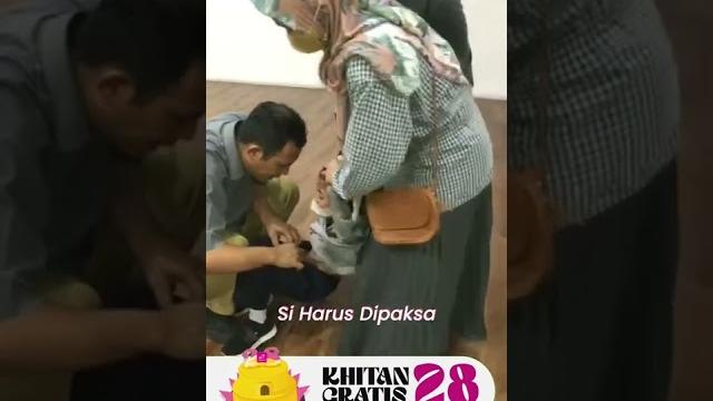 Ada ada ya kalo mau disunat,kira kira kamu kalo di sunat si paling heboh, atau si paling biasa aja? Ada ada ya kalo mau disunat,kira kira kamu kalo di sunat si paling heboh, atau si paling biasa aja?