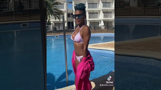 Bikini sheila coach Bikini sheila coach