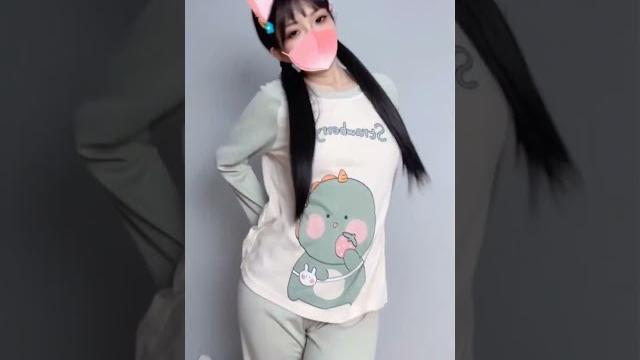 小仙云儿露脸裸舞抖音风 完整版主页见 #fxhmrw 小仙云儿露脸裸舞抖音风 完整版主页见 #fxhmrw