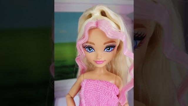 Rotina da manhã da barbie no chuveiro Rotina da manhã da barbie no chuveiro