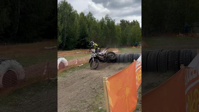 Зажал газ #enduro #shorts Зажал газ #enduro #shorts