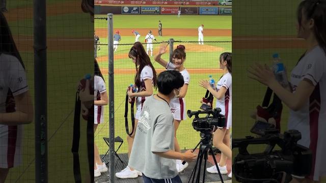 嘎琳、 凱莉絲、 熊霓、 菲菲、 李昀、 小紫×我不爭氣的揮手啦/ rakuten girls / 味全龍vs樂天桃猿/20230629#rakutenmokeys #rakutengirls 嘎琳、 凱莉絲、 熊霓、 菲菲、 李昀、 小紫×我不爭氣的揮手啦/ rakuten girls / 味全龍vs樂天桃猿/20230629#rakutenmokeys #rakutengirls