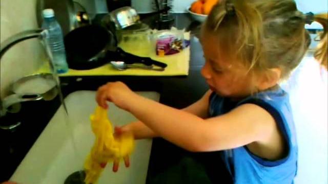 ילד מנקה/child cleaning ילד מנקה/child cleaning