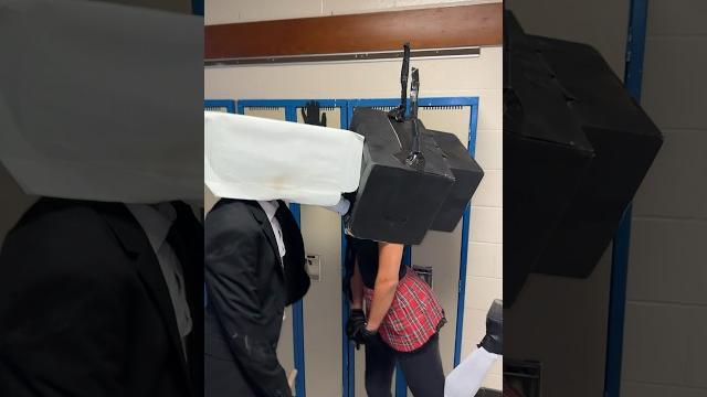 Tv woman and cameraman kissing at school?! Tv woman and cameraman kissing at school?!