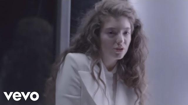 Lorde - yellow flicker beat (hunger games) Lorde - yellow flicker beat (hunger games)