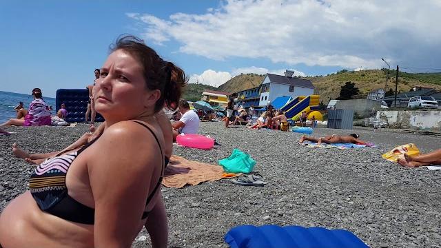 Отдых в крыму. пляж в пос. рыбачье. Отдых в крыму. пляж в пос. рыбачье.