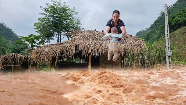 Single mother fights heavy rain and flash floods to protect her 6-month-old daughter Single mother fights heavy rain and flash floods to protect her 6-month-old daughter