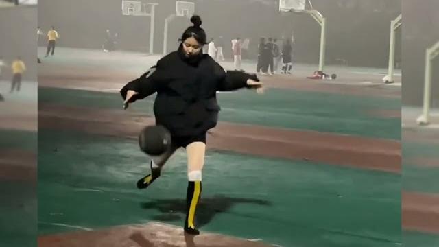 25 迷惑行为大赏:美女把自己玩废了,卡裆了! 25 迷惑行为大赏:美女把自己玩废了,卡裆了!