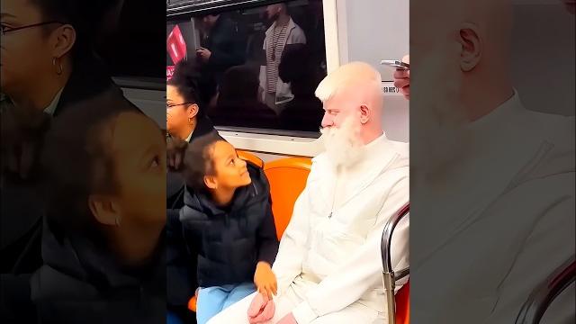 Poor family girl what did to the old man, what's the secret? Poor family girl what did to the old man, what's the secret?