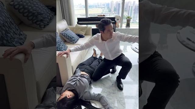 家人们,我是琴姐的助理月月。看到博然一个大男人流泪我真的慌了!太突然了!姐昨天从机场回来先跟美院院长们见面,结束后又回公司开了一个通宵的会,今天刚到家又紧接着跟结束假期的公司同事对接,结果开会途中突 家人们,我是琴姐的助理月月。看到博然一个大男人流泪我真的慌了!太突然了!姐昨天从机场回来先跟美院院长们见面,结束后又回公司开了一个通宵的会,今天刚到家又紧接着跟结束假期的公司同事对接,结果开会途中突