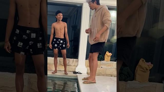 Ada yang mau berenang dikolam frost diamond lagi? Ada yang mau berenang dikolam frost diamond lagi?