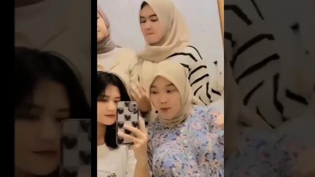 Hijab no bra kendor Hijab no bra kendor