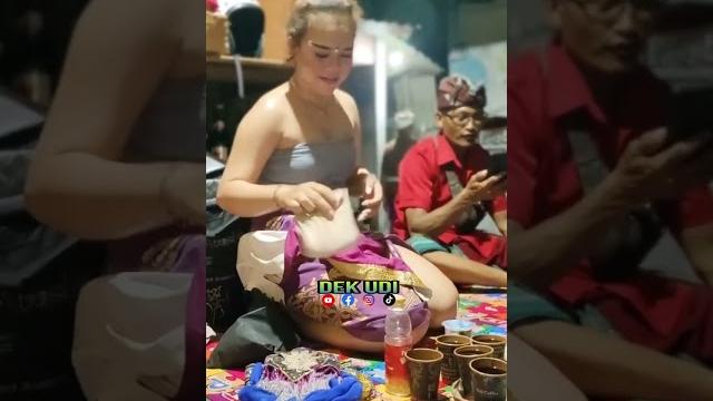 Penari bali ganti pakaian full Penari bali ganti pakaian full
