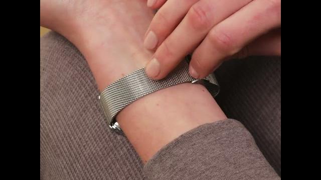 How to adjust your strap on the flex smart watch How to adjust your strap on the flex smart watch