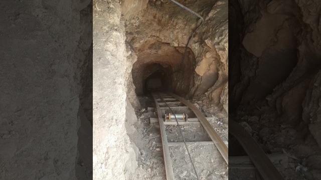 How they pull coal from mine... How they pull coal from mine...