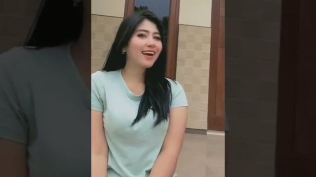 Trend goyang tiktok, goyang hot, tante cantik, imut, gunung gede, body goals, legging, ketat, tembem Trend goyang tiktok, goyang hot, tante cantik, imut, gunung gede, body goals, legging, ketat, tembem