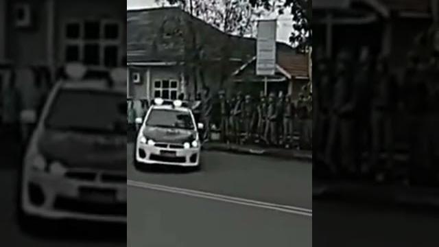 Pencuri dikejar polisi kejar kejaran Pencuri dikejar polisi kejar kejaran
