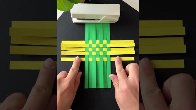 Cut some colorful paper strips to bring children to make beautiful black sailing boat bar handma Cut some colorful paper strips to bring children to make beautiful black sailing boat bar handma