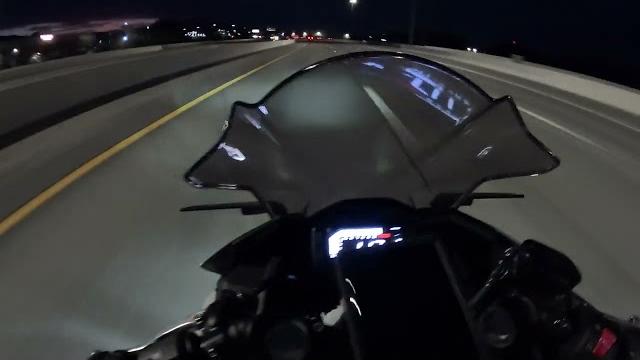 Ninja 500 and z400, high way run! Ninja 500 and z400, high way run!