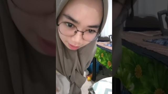 Kak dhini live tik tok challenge ambil sepatu malah kelihatan bokong gede nya #live #tiktok Kak dhini live tik tok challenge ambil sepatu malah kelihatan bokong gede nya #live #tiktok