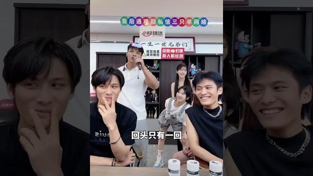 三只羊网络兄弟们评评理,嘴哥唱得好还是乔妹唱得好@疯狂小杨哥 @疯狂大杨哥(日常) 三只羊网络兄弟们评评理,嘴哥唱得好还是乔妹唱得好@疯狂小杨哥 @疯狂大杨哥(日常)