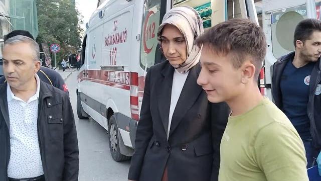 Kazayı gören vali hanım bakın ne yaptı? Kazayı gören vali hanım bakın ne yaptı?