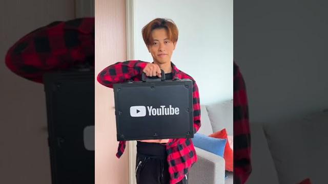 This youtube award is crazy… This youtube award is crazy…