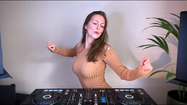 Love your neighbour | groove house dj mix || channel tres, frits wentink, djibouti, juravlove, loure Love your neighbour | groove house dj mix || channel tres, frits wentink, djibouti, juravlove, loure