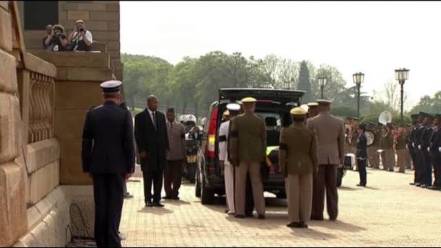 Raw: mandela's body brought to pretoria Raw: mandela's body brought to pretoria