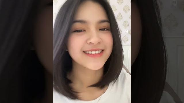 Cewe cantik goyang nyeplak #shorts Cewe cantik goyang nyeplak #shorts