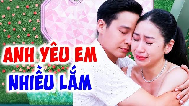 Cô nàng đẹp như hoa hậu khóc nức nở bạn trai siêu mẫu hơn 9 tuổi ôm vào lòng dỗ dành anh yêu em Cô nàng đẹp như hoa hậu khóc nức nở bạn trai siêu mẫu hơn 9 tuổi ôm vào lòng dỗ dành anh yêu em