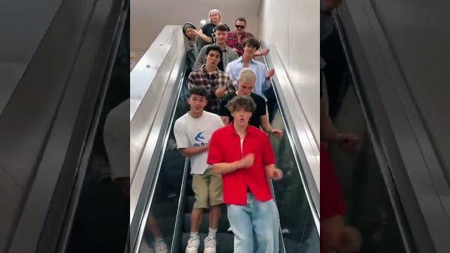 The people in the back #insecure #elevatorboys #newmusic The people in the back #insecure #elevatorboys #newmusic