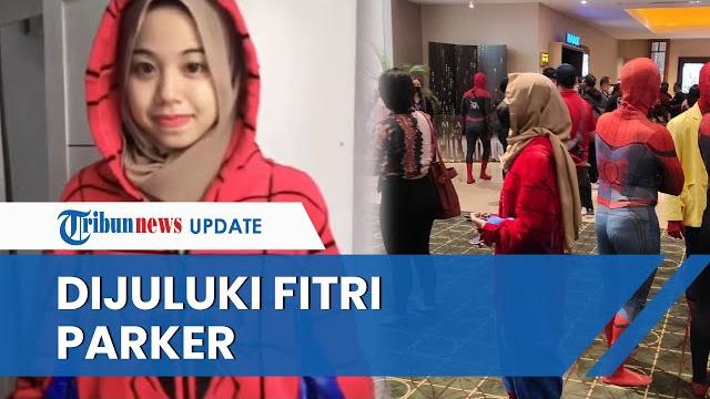 Sosok 'spider hijabers' yang pakai kostum spider-man saat nonton di bioskop dan videonya viral Sosok 'spider hijabers' yang pakai kostum spider-man saat nonton di bioskop dan videonya viral