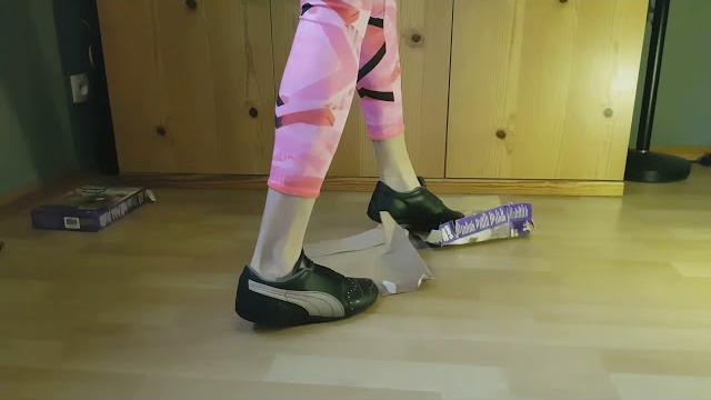 Crush boxes with my barefeet and black puma sela diamond crush fetish asmr #crushfetish_8989 Crush boxes with my barefeet and black puma sela diamond crush fetish asmr #crushfetish_8989