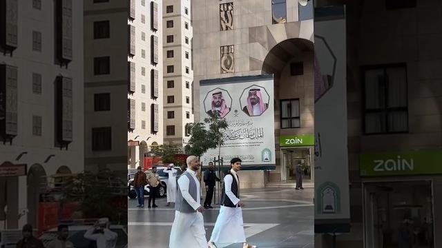 Harris j and maher zain spotted around nabawi mosque #ramadan #harrisj #maherzain #qalbifilmedina Harris j and maher zain spotted around nabawi mosque #ramadan #harrisj #maherzain #qalbifilmedina