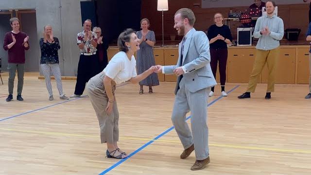 See what happens when a boogie woogie and west coast swing dancer improvise! sondre & ardena See what happens when a boogie woogie and west coast swing dancer improvise! sondre & ardena