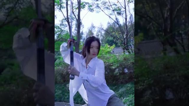 雙手苗刀 重四斤 刃長一公尺 看清楚,不是帶彎的刀就是東洋刀。 #國風 #雙手刀 #苗刀 雙手苗刀 重四斤 刃長一公尺 看清楚,不是帶彎的刀就是東洋刀。 #國風 #雙手刀 #苗刀
