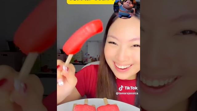 How can the ice cream be so flexible!!?? How can the ice cream be so flexible!!??