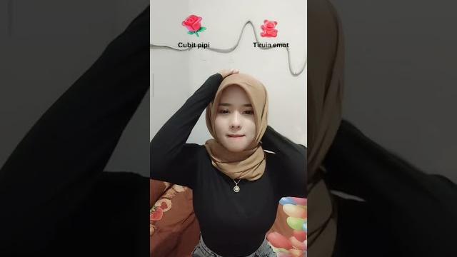 Hijab cantik live tik tok suka melet melet Hijab cantik live tik tok suka melet melet