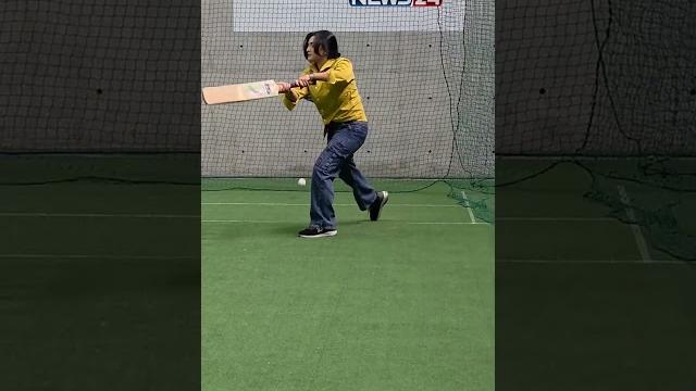 ব্যাটিং করছেন নাদিয়া | news24 ব্যাটিং করছেন নাদিয়া | news24