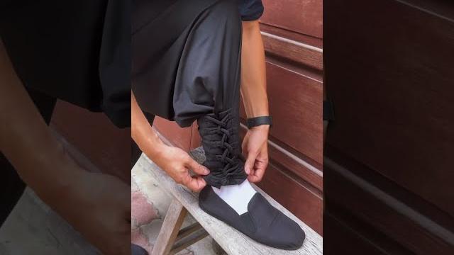 通明扣上衣搭配『彈腿褲』為打造武學生活的你而設計 通明扣上衣搭配『彈腿褲』為打造武學生活的你而設計