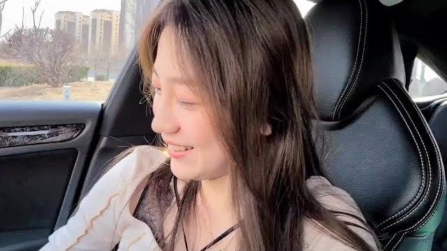靴子还没脱,就开始给脚丫做美甲了?图个啥呀?? 靴子还没脱,就开始给脚丫做美甲了?图个啥呀??