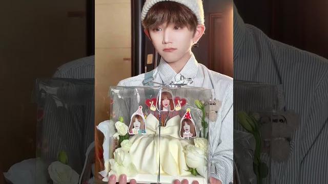第一集 合租公寓内,霸道熟女过生日,天才少年归国而来…… #青春合作社#一定要看到最后#一人分饰多角 第一集 合租公寓内,霸道熟女过生日,天才少年归国而来…… #青春合作社#一定要看到最后#一人分饰多角