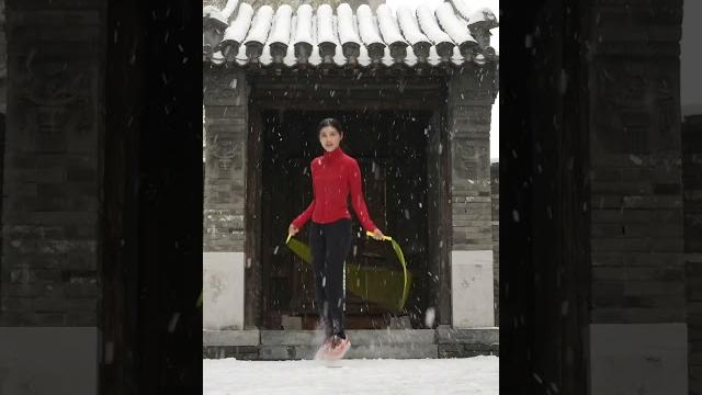 不提雪,如何描述,雪很大?#北京下雪 #花式跳绳 不提雪,如何描述,雪很大?#北京下雪 #花式跳绳