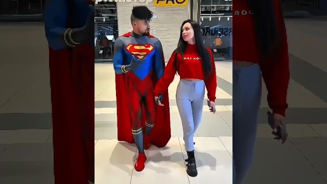 Superman ki bandi kitni hot hai Superman ki bandi kitni hot hai