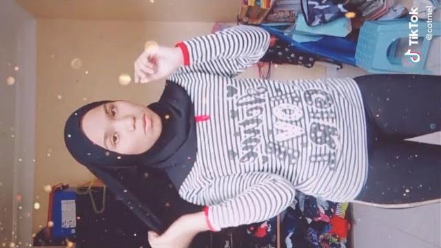 Jilbab mantap goyangnya (id tiktok : @cotmel) Jilbab mantap goyangnya (id tiktok : @cotmel)