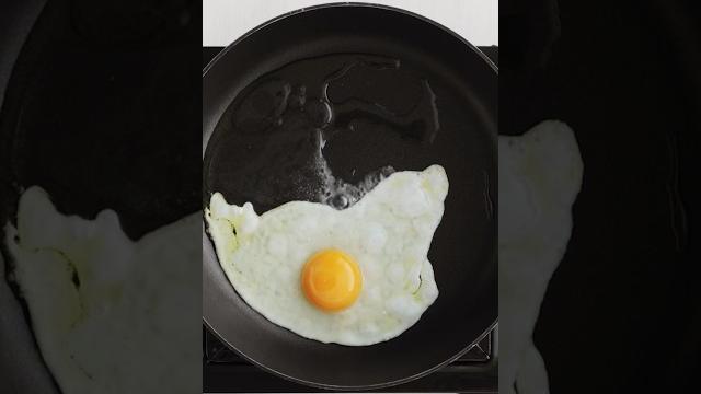 The best fried egg hack! The best fried egg hack!