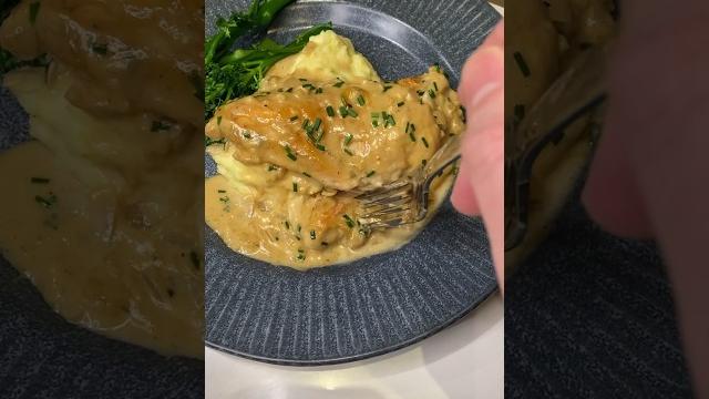 Creamy chicken in a white wine sauce #recipe Creamy chicken in a white wine sauce #recipe