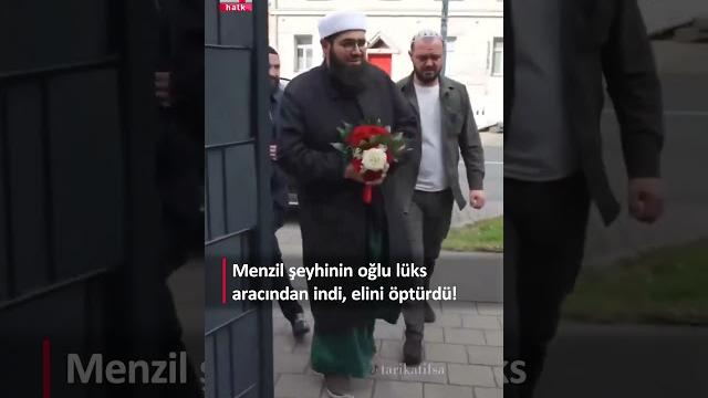 Menzil şeyhinin oğlu lüks aracından indi, elini öptürdü! Menzil şeyhinin oğlu lüks aracından indi, elini öptürdü!